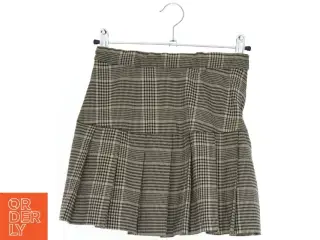 Ternet nederdel fra H&M (str. 134)