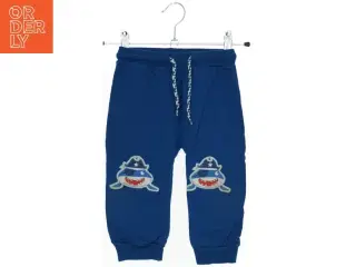 Bukser med hajmotiv (str. 86)