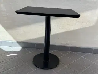 Cafebord med sort stål ben