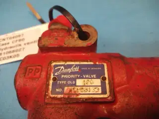 Case CF80 Hydraulikventil 061068027
