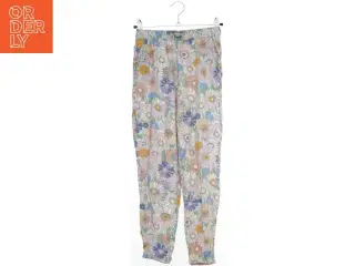 Bukser med blomsterprint fra H&M (str. 140)