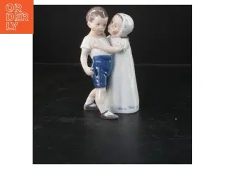 Porcelænsfigur: Krammende børn fra Royal Copenhagen (str. 18x10 cm)