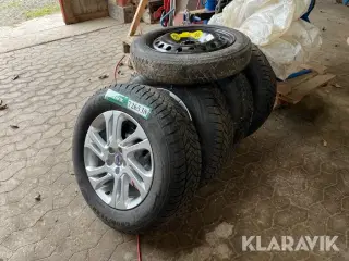 Dæk Volvo XV60 med fælge.