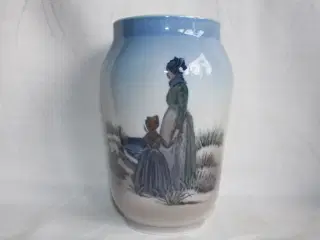 Vase med fanøpiger fra Royal Copenhagen