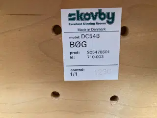 Skovby. Køkkenstole 8 stk. af lakeret bøgetræ