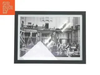 Sort billedramme med fotos af arbejdere (str. 21x29,7 cm)