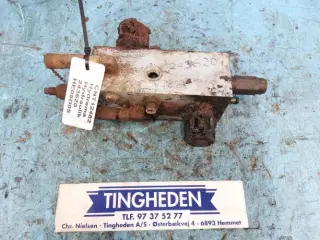 Hydrema 906 Fordelerblok 243620 