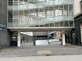 Parkering til leje i Vognmagergade 5. 1120 København K