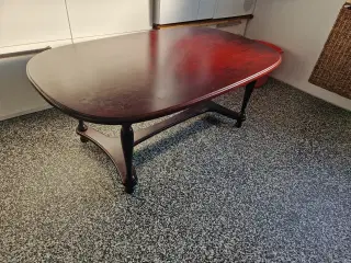 Mørkbejdset bord