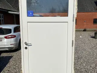 Facadedør i træ/alu