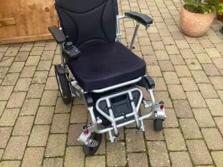 Elektrisk sammenklappelig kørestol