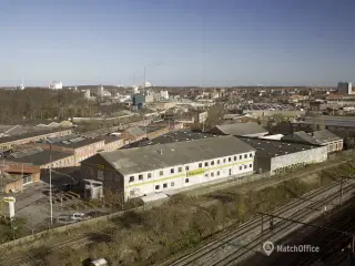 Godt bynært og tørt lagerlejemål 