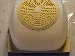 Gul osteboks fra Tupperware