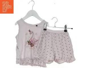 Lyserødt sommersæt med svane motiv fra Hoppikid (str. 80)