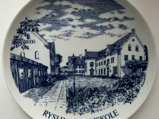 Ryslinge Højskole, Svane porcelæn