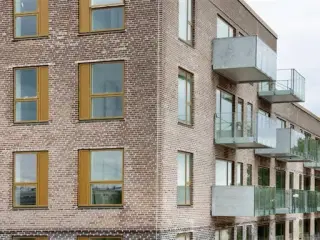 KUN 1 MÅNEDS DEPOSITUM - 4 værelses bolig med plads til hele familien, Brøndby, København