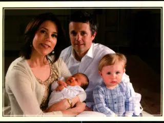 Kronprinssessen - Kronprinsen -prins Christian - Den lille Prinsesse født 21. Nov. 2007 - ROY 18