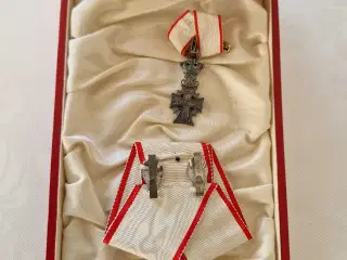 Miniature ridderkors I original æske med papirer 