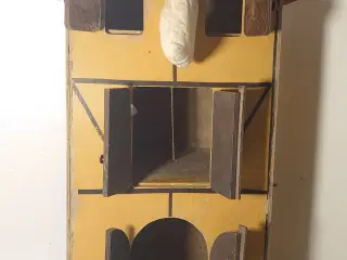 Fængselslegetøj: Stort pakhus/korntårn. H 58cm.