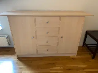 Skænk lakeret bøg