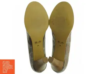 Sofie Schnoor Slangeprint pumps (str. 39)