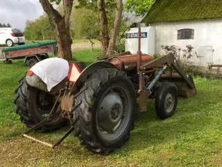 Traktor med frontlæsser