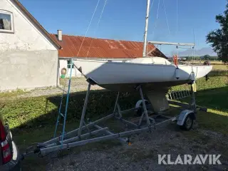 Sejlbåd Yngling inklusiv trailer
