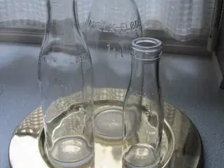3 retro mælkeflasker.