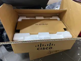 Cisco 24 port switch Poe+  ny!!