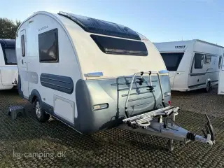 2018 - Adria Action 361 LH   Lille let rejse vogn med mover og solsejl. Står yderst velholdt.