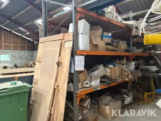 Pallereol med blandet byggematerialer