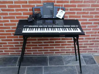 Yamaha PSR-S750 keyboard m/stativ