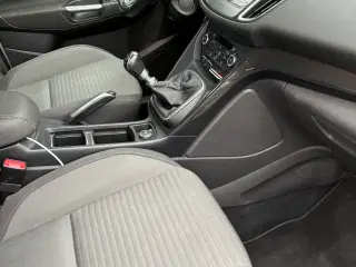 Meget velholdt og velkørende økonomisk familiebil.