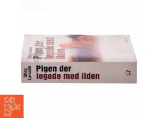 Pigen Der Legede Med Ilden (Millennium, 2. Bind) af Stieg Larsson (Bog)