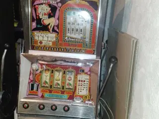  enarmet tyveknægt spillemaskine spilleautomat