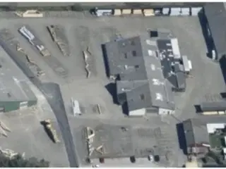 Uisoleret åben lagerhal på 1.240 m2