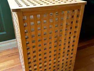 Vasketøjskurv i træ med låg + stofpose