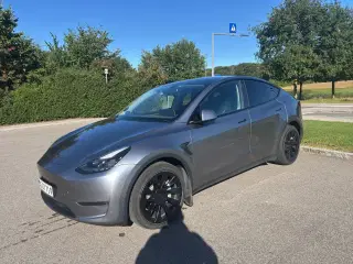 Tesla Model Y  Long Range AWD
