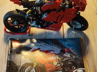 Lego technic 42107