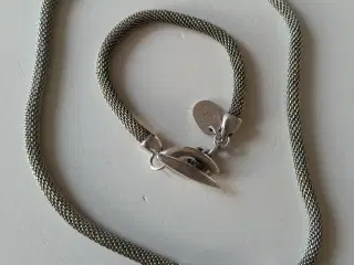 Dyrberg/Kern halskæde og armbånd.