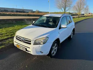 Toyota RAV4 2,2 D-CAT 177 4x4 Van