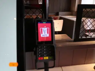 All-in-one touch computer ELO ESY22i5 med bonprinter samt dankortterminal