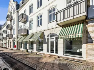 253 m² kontorlejemål med godt lysindfald.