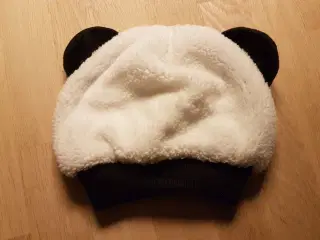 NÆSTEN NY panda hue. Str 80-86.