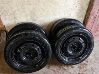Stål fælger med dæk og fælge