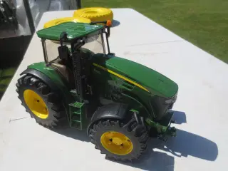 1 stk John Deere 7930 i Bruder 