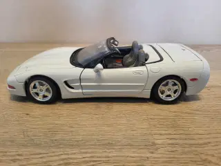 Modelbil: CHEVROLET CORVETTE C5 1997.  Skala 1/18.