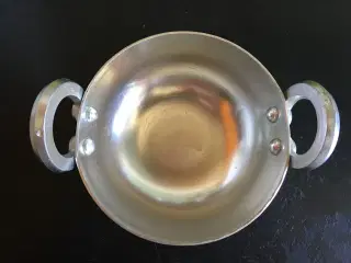 Ubrugt lille wok til salg