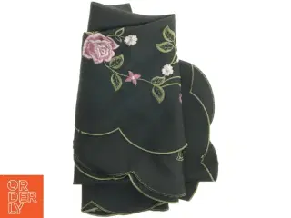 Rund dug med broderede blomster (str. Ø 150 cm)