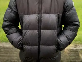 Moncler jakke brugt 